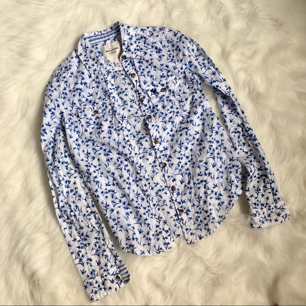 Abercrombie & Fitch NWOT Button Up Top